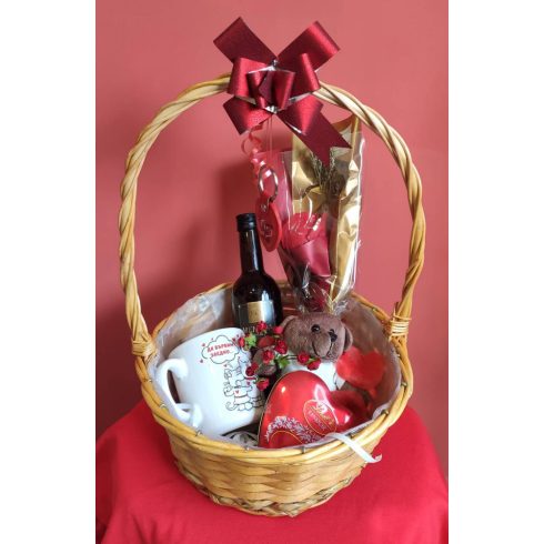 Подаръчна кошница за Свети Валентин - средна