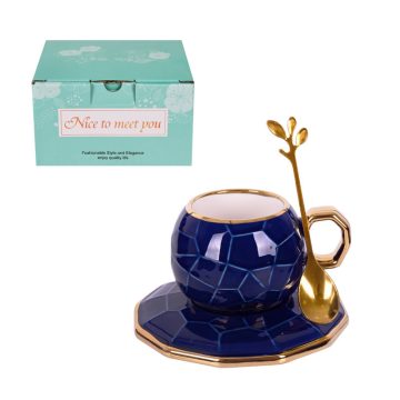   Луксозна релефна чашка за чай с чинийка и лъжичка - 4 цвята